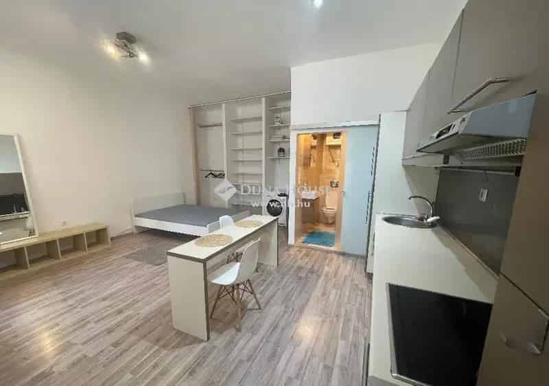 Lakás Eladó , 23, Kárpát utca, Budapest, Közép-Magyarország