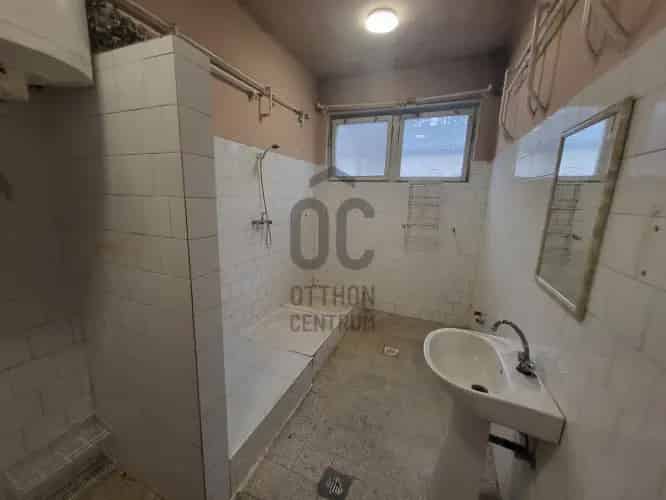 Örkényi eladó kereskedelmi ingatlan, UZ017661