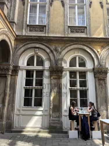 Budapest V. kerületi eladó kereskedelmi ingatlan, UZ018828