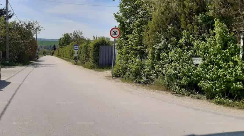 ✅TERMÉSZETJÁRÓKNAK, BUDAPESTTŐL 16 KM-RE ✅HORGÁSZATOT KEDVELŐKNEK 5 PERCRE A PECA TÓTÓL. ✅2080 NM-ES PANORÁMÁS TELEK BIATORBÁGYON AZ ÜRGE HEGYEN.