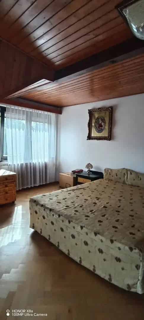 Ház Kiadó , Budapest, Közép-Magyarország