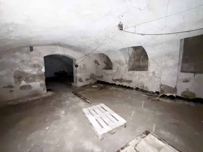 Üzleti célú Kiadó , Budapest, Közép-Magyarország