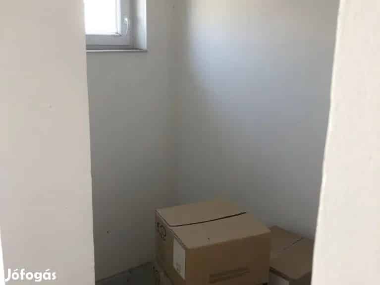 Győr-Ménfőcsanakon eladó egy 20,80 m2 alapterületű garázs, tárolóval - Győr, Garázs - Jófogás Ingatlan