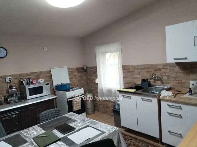 Ház Kiadó , Martonvásári járás, Dunántúl