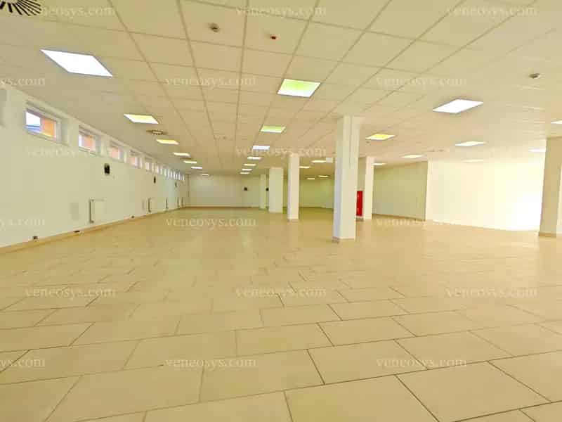 Kiadó üzlethelyiség Miskolc frekventált részén!