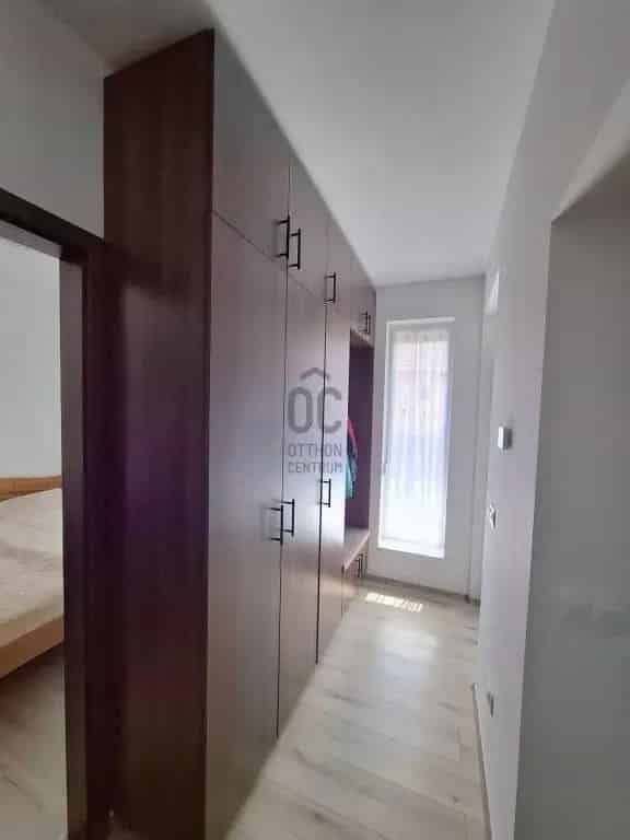 Ház Kiadó , Ceglédi járás, Közép-Magyarország