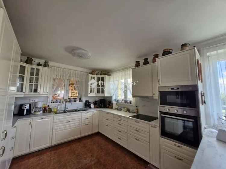 Dunai panorámás családi ház Budafokon eladó