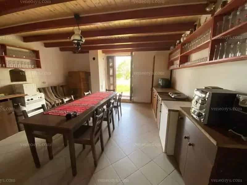 Bakonyai hétvégi ház nagy telekkel, csodás panorámával eladó!