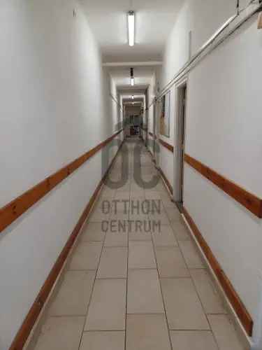Váci eladó kereskedelmi ingatlan, UZ018395