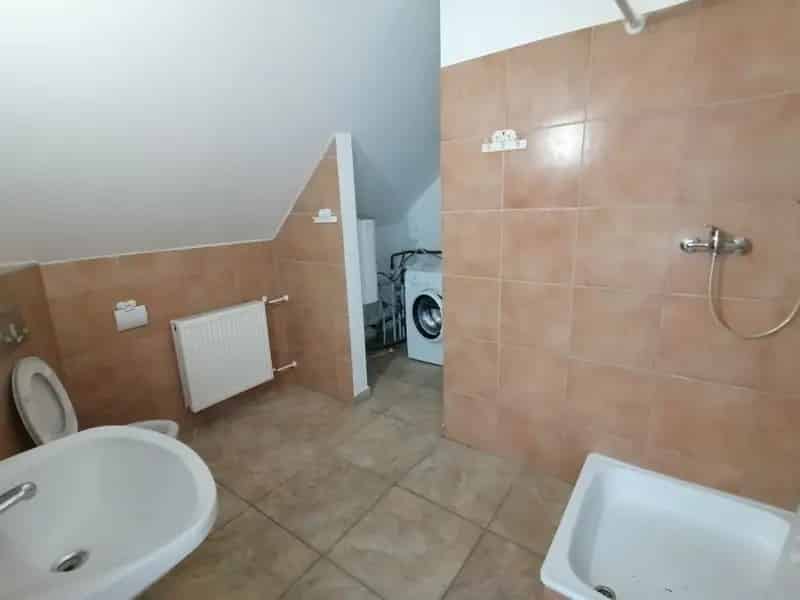 Üzleti célú Kiadó , Dunaújvárosi járás, Dunántúl