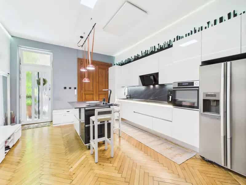 Két külön lakás, egy stílusos otthon – különleges ingatlan a VIII. kerületben, a Baross utcában