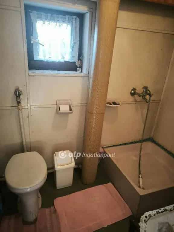 270 m2-es családi ház Miskolcon, 3 szintes, 2 fürdőszobával
