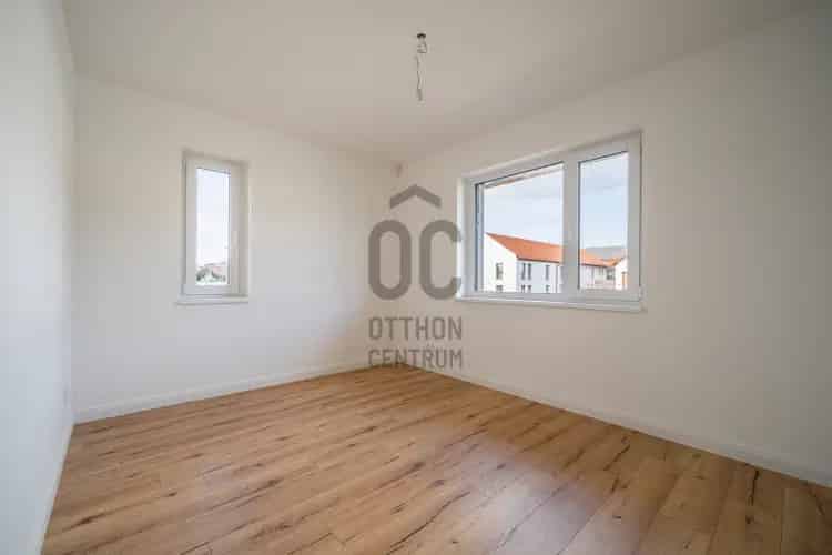 Telkii eladó újépítésű lakás, U0046867