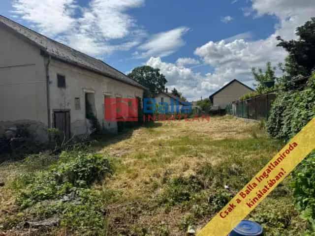 Péceli kúria eladó 6 szobával 2750nm telken