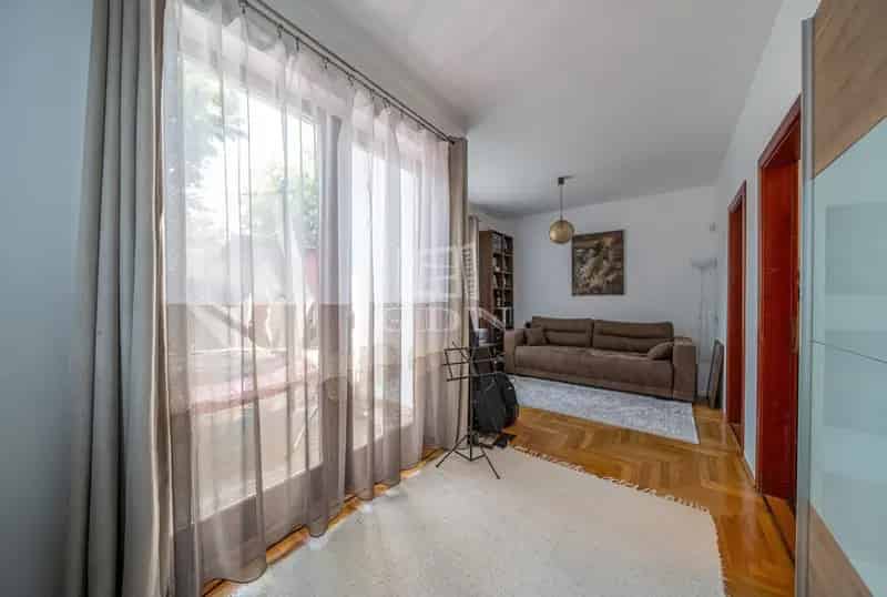Ház Kiadó , Budakeszi járás, Közép-Magyarország