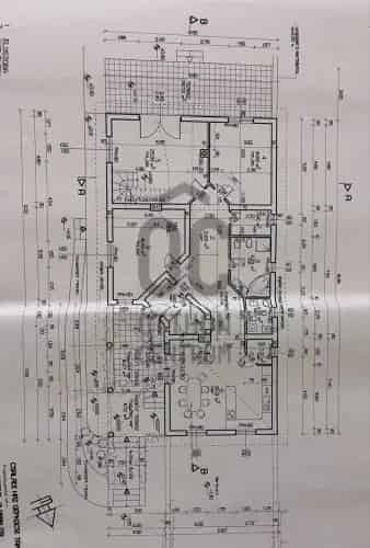 Sülysápi családi ház eladó - 200 m2, 3 szintes, nagy telekkel