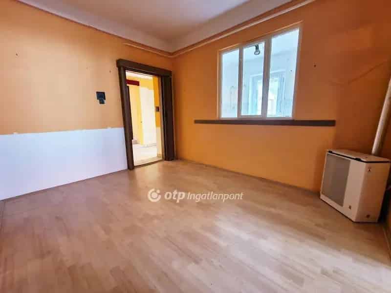 Ház Kiadó , Pápai járás, Dunántúl