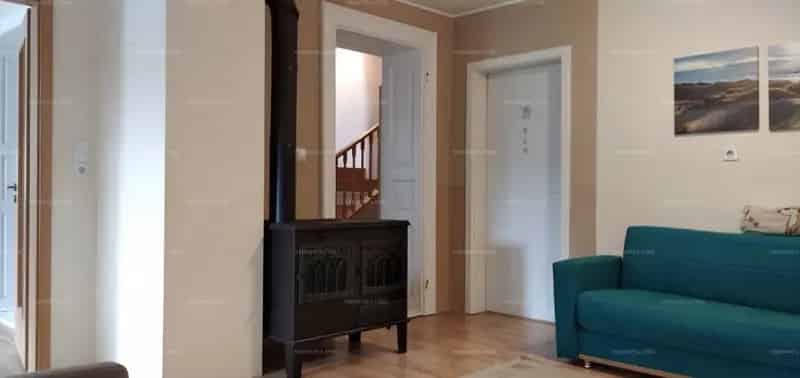 🏠 Eladó egy 233 m²-es, kétszintes családi ház Bajaszentistván központjában, 1003 m²-es telken – tágas terek, modern felújítás és remek adottságok!