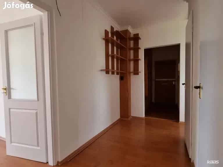 Szeged Makkosháza 3 szobás felújított panellakás eladó