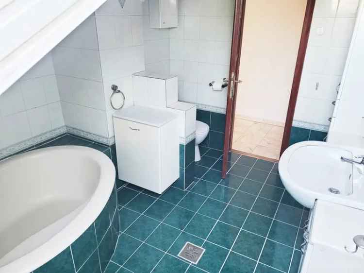 Ház Kiadó , Budapest, Közép-Magyarország