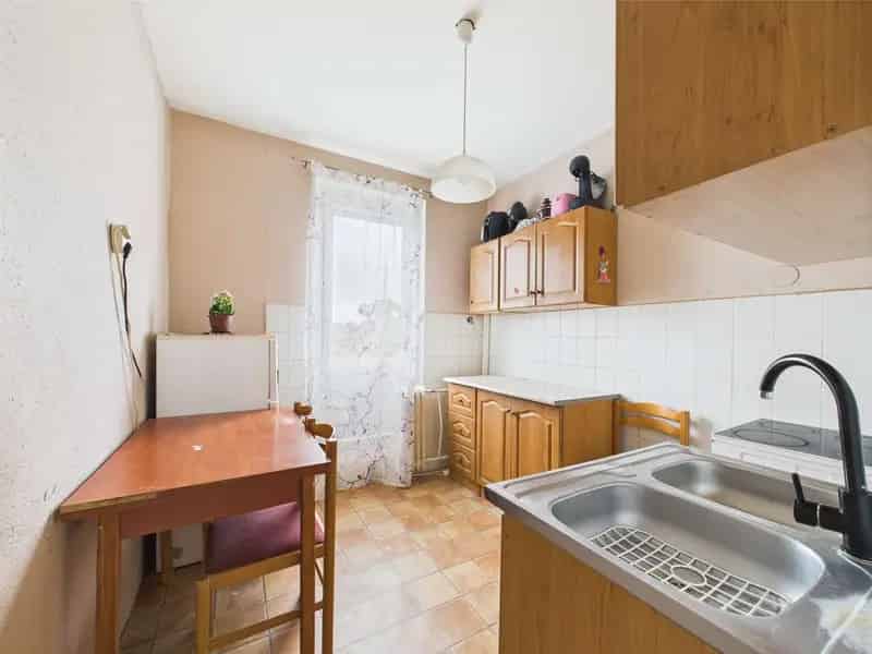 Komló Körtvélyesen 4. emeleti 48 m2-es lakás eladó