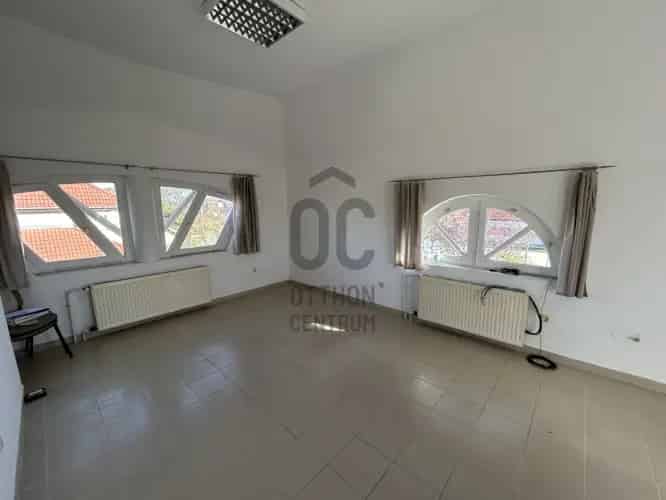 Ceglédi eladó kereskedelmi ingatlan, UZ018224