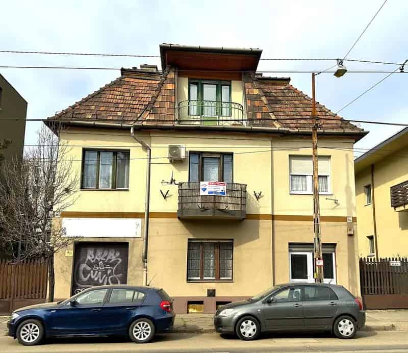 Eladó Erzsébet királyné útján önálló társasház 70%-a.