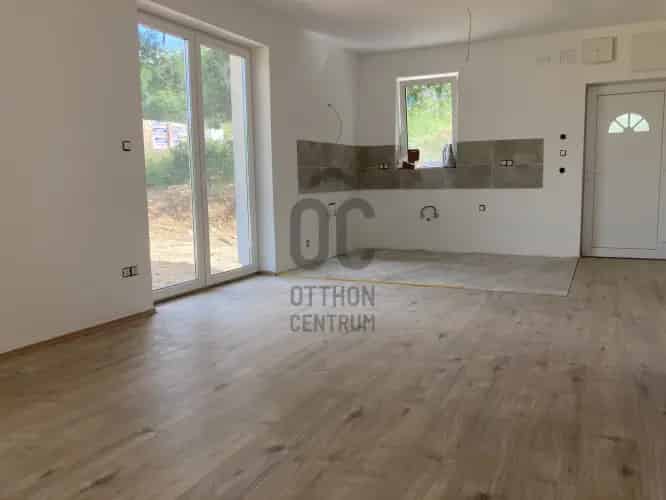 Pilisjászfalui eladó újépítésű lakás, U0048350