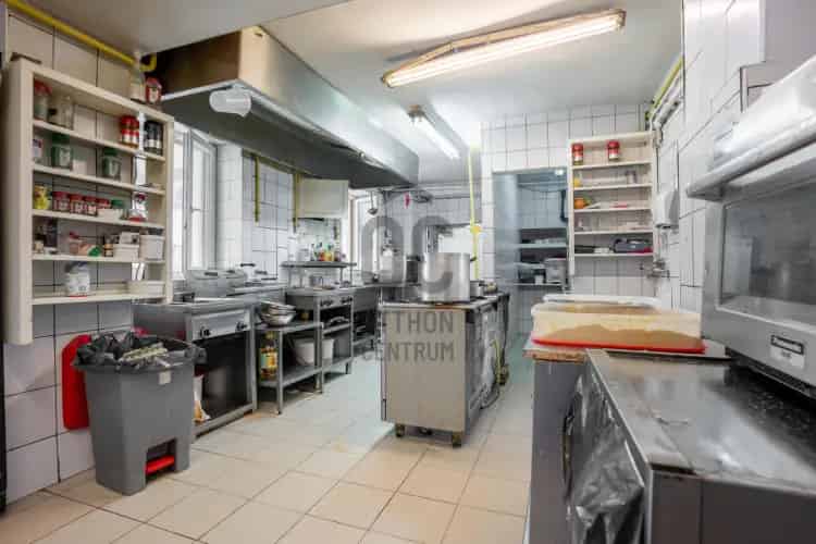 Nemesvitai eladó kereskedelmi ingatlan, UZ018494