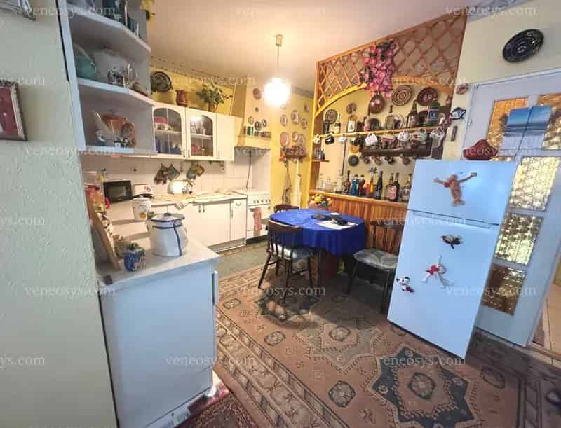Belvárosi nagy lakás keresi új tulajdonosát!