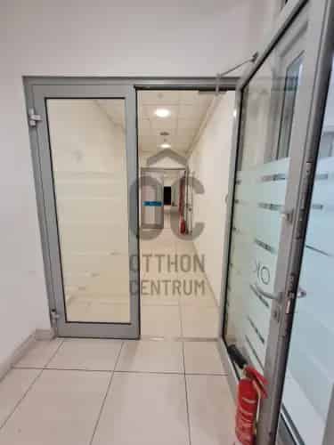 Budapest VIII. kerületi eladó kereskedelmi ingatlan, UZ018295