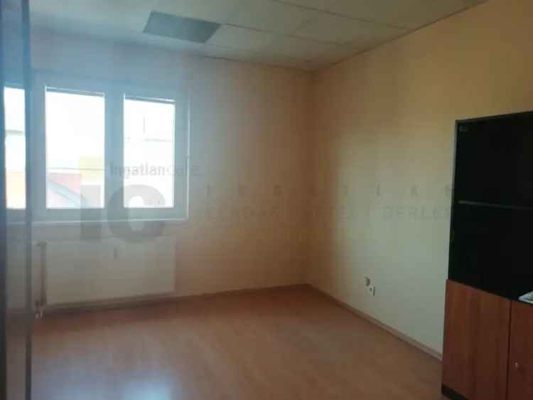 Szeged belvaros 89 m2-es iroda kiado