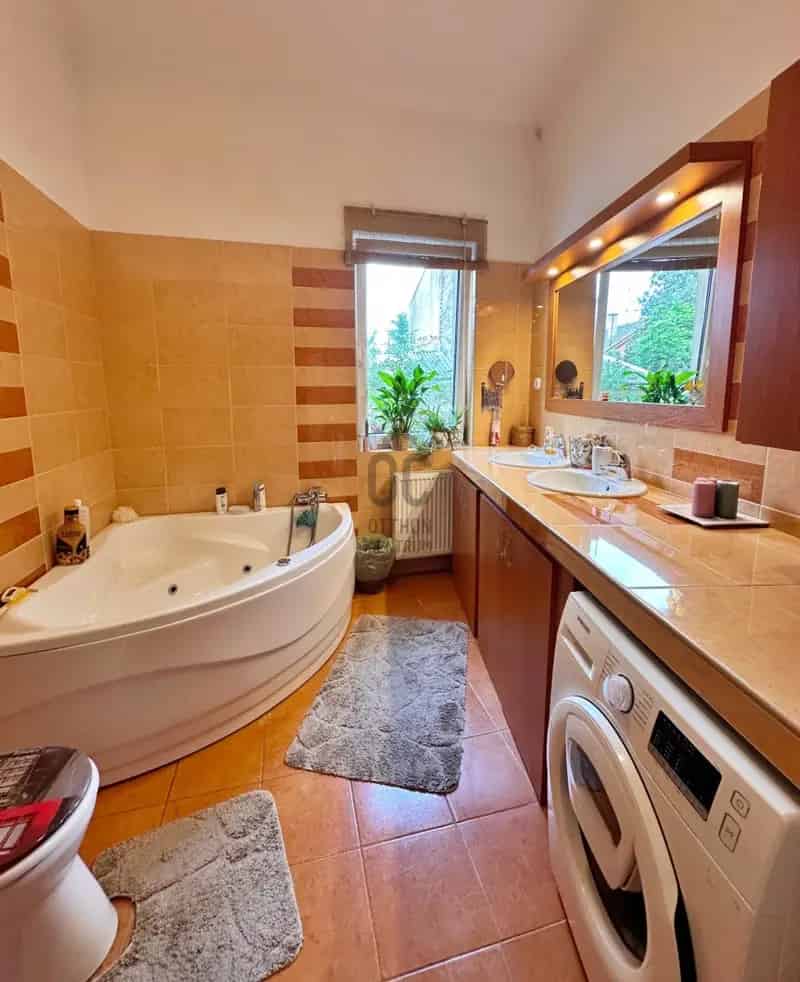 Ház Kiadó , Budapest, Közép-Magyarország