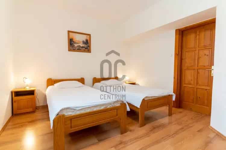 Szekszárdi eladó kereskedelmi ingatlan, UZ016239