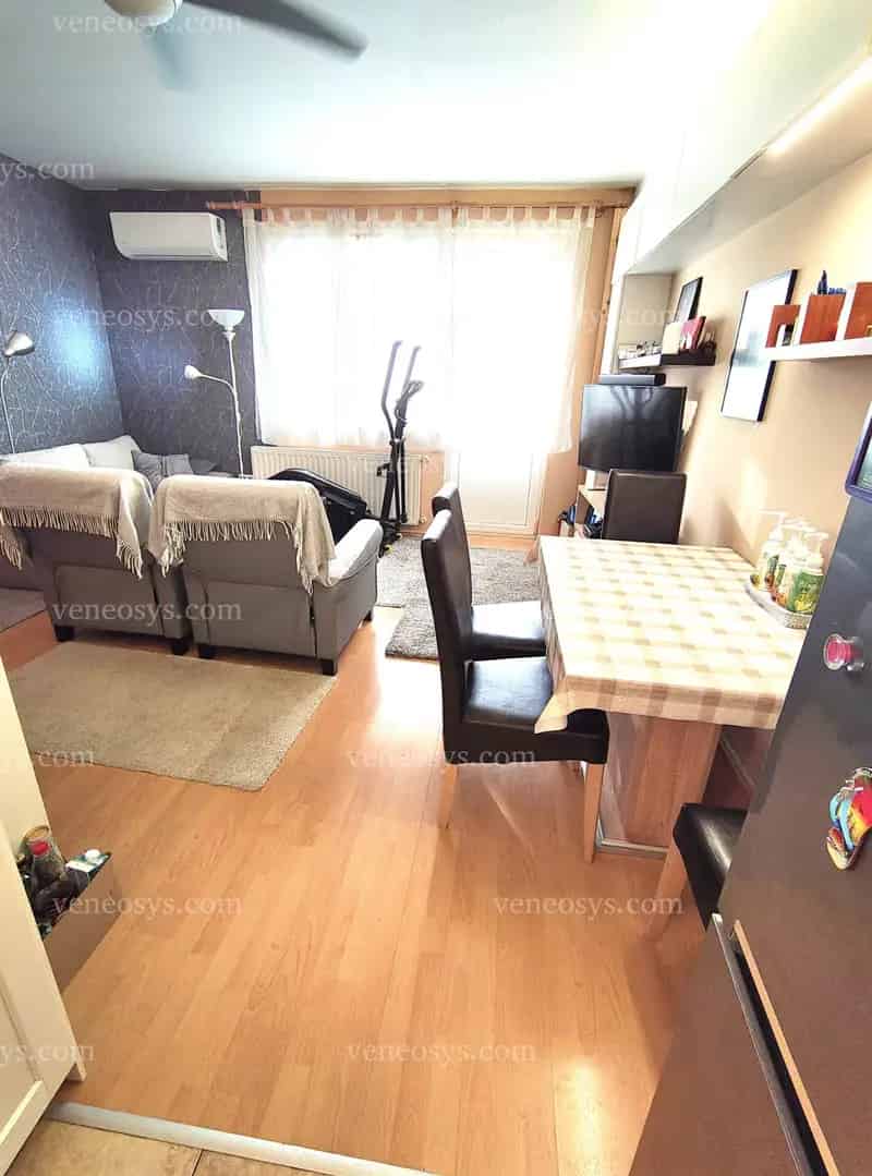 Szigetszentmiklóson, a Dujmó lakópark csendes részén kínálok eladásra egy 58 m²-es, nappali+ 2 szobás földszinti teraszos lakás.