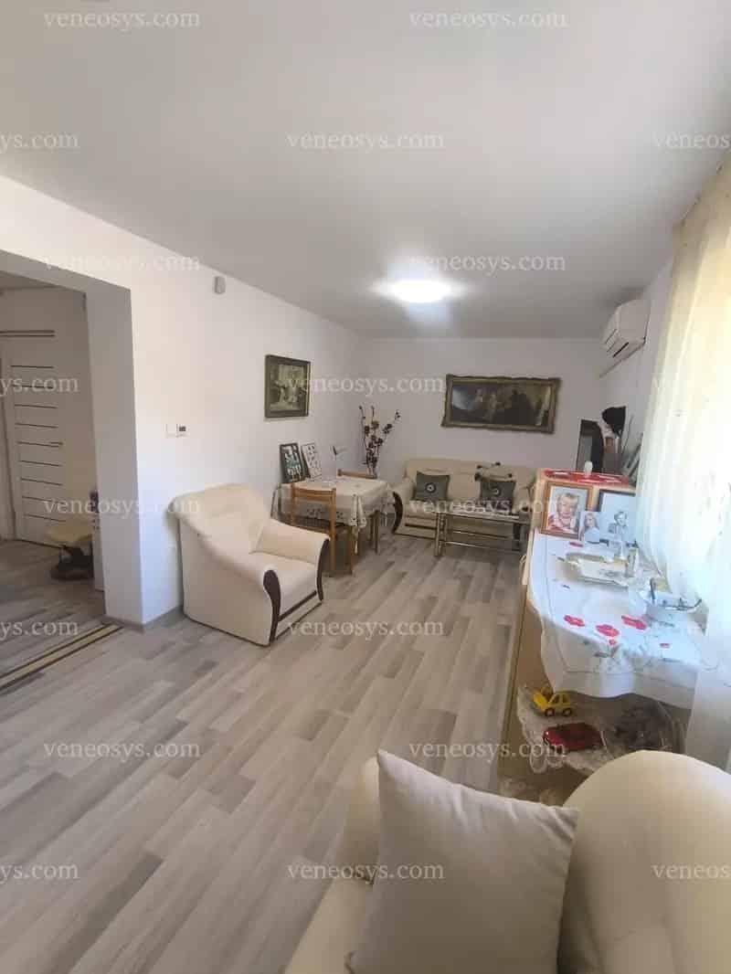 2 szoba nappalis felújitott ház