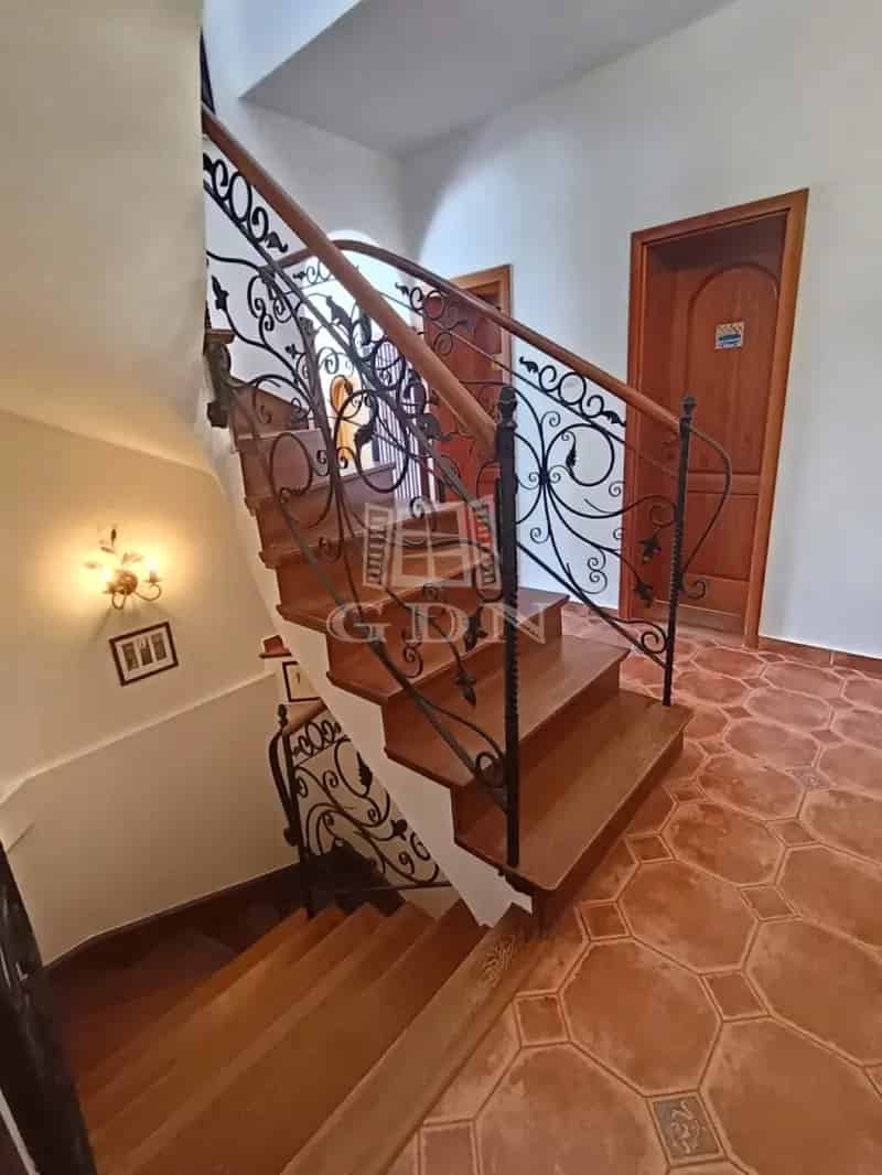 Ház Kiadó , Gödöllő, Közép-Magyarország