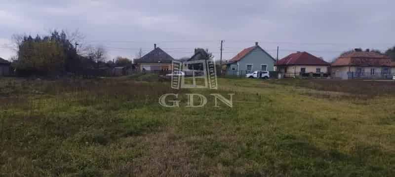 Telek Kiadó , Pilis, Közép-Magyarország