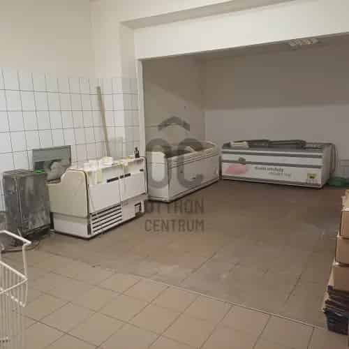 Mohácsi eladó kereskedelmi ingatlan, UZ018533