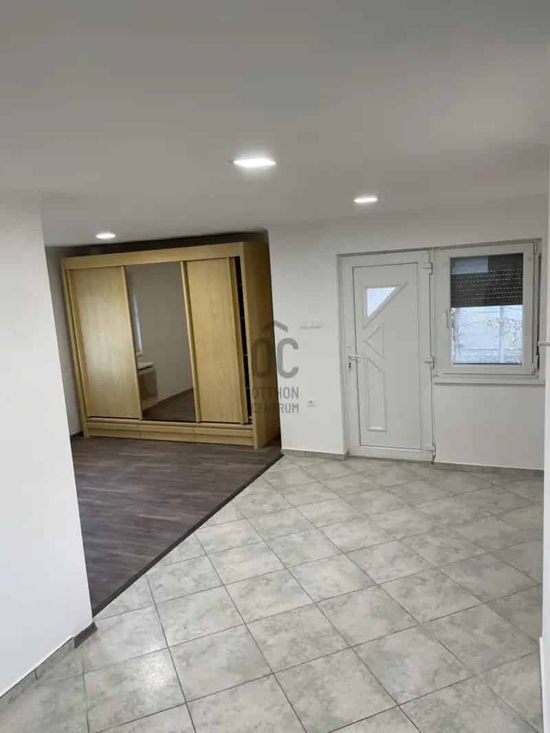 Ház Kiadó , Ceglédi járás, Közép-Magyarország