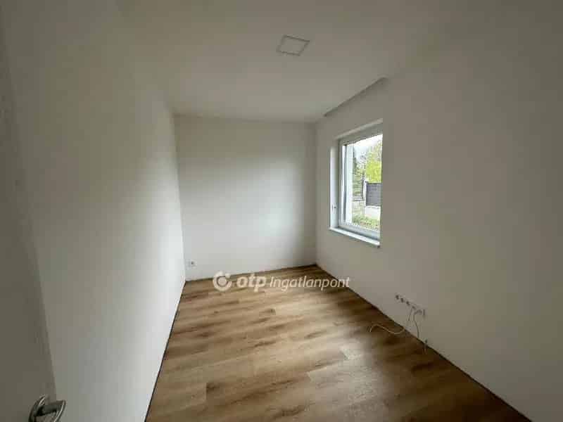 Ház Kiadó , Budapest, Közép-Magyarország