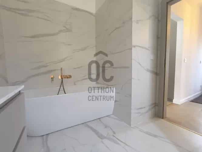 Váci eladó újépítésű családi ház, DHZ013952