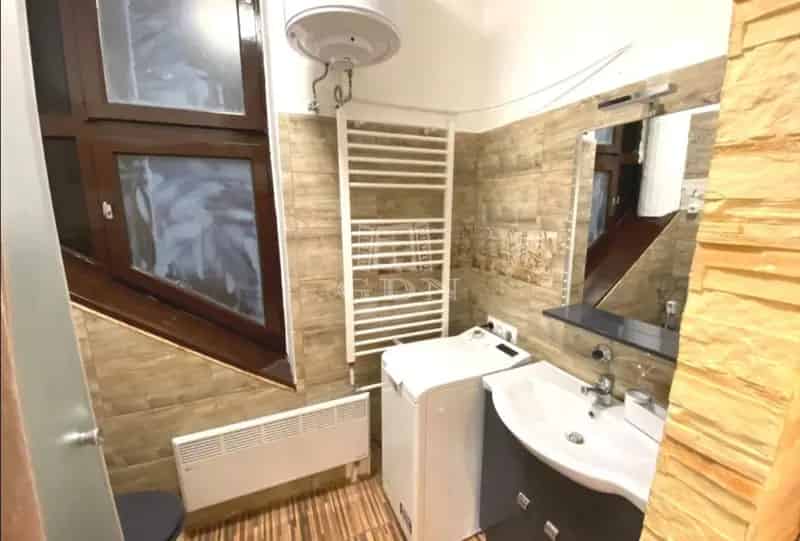 Üzleti célú Kiadó , Budapest, Közép-Magyarország