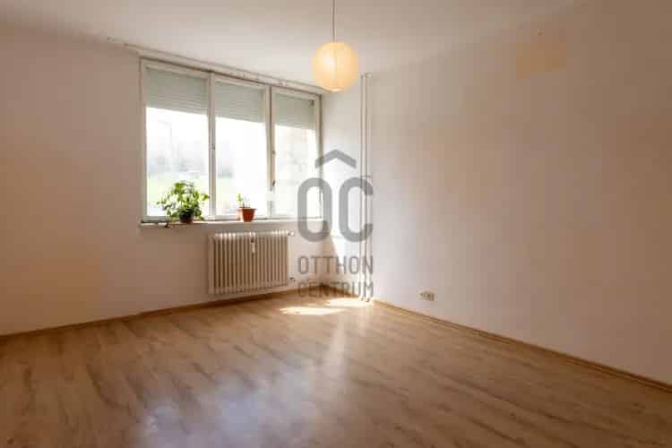 Várpalotai eladó panel lakás, H499911