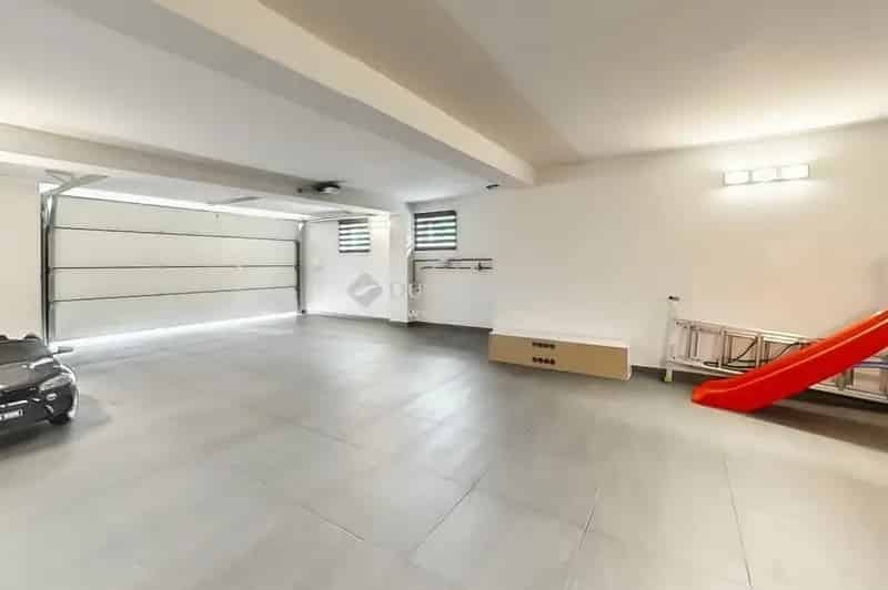 Ház Kiadó , Kodály Zoltán tér, Kecskemét, Alföld és Észak