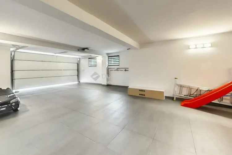 Ház Kiadó , Kodály Zoltán tér, Kecskemét, Alföld és Észak