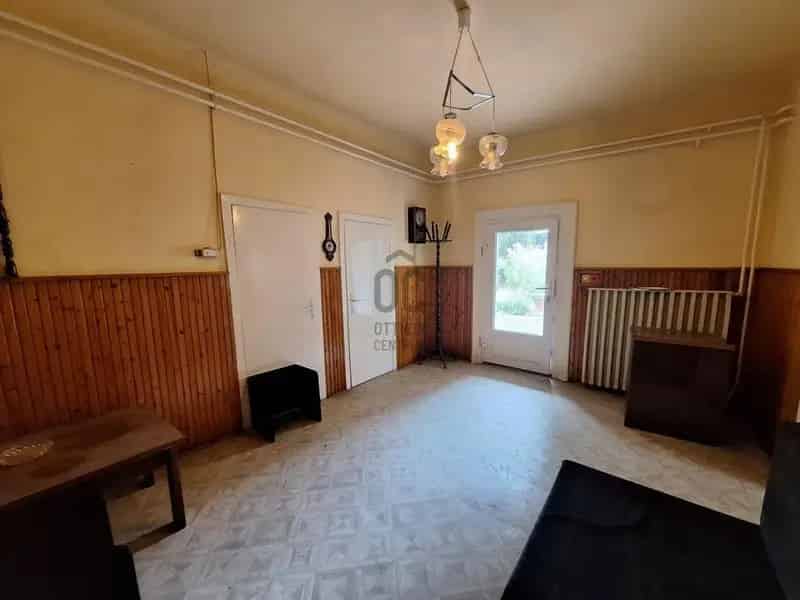 Ház Kiadó , Monori járás, Közép-Magyarország