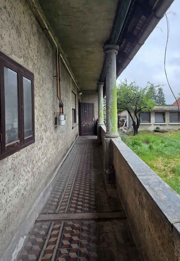 Tatabanya Banhidan Elado Családi Haz Muhelyekkel Tárolókkal Dupla Garázzsal