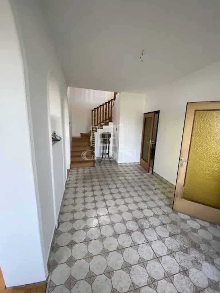 Ház Kiadó , Budapest, Közép-Magyarország