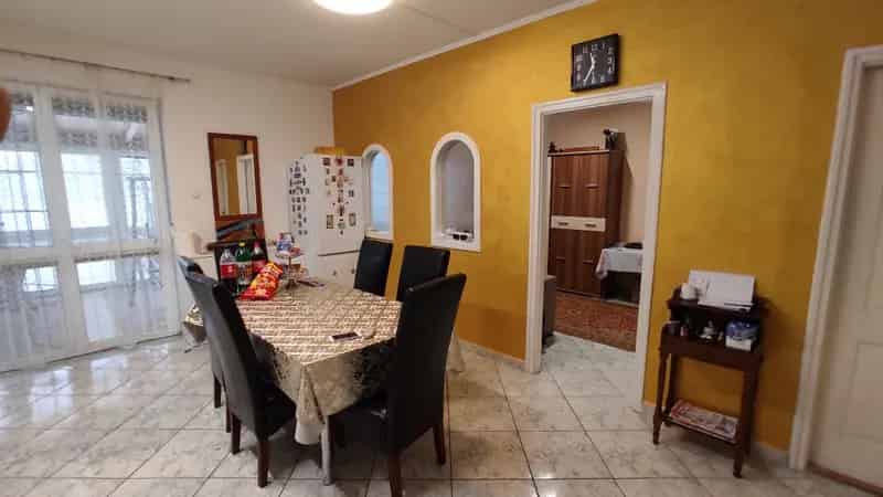 Ház Kiadó , Dunaújváros, Dunántúl